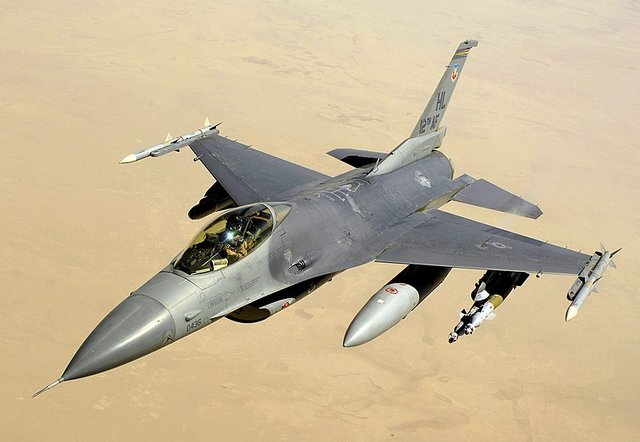 F16 fighter aircraft. photo by Andy Dunaway