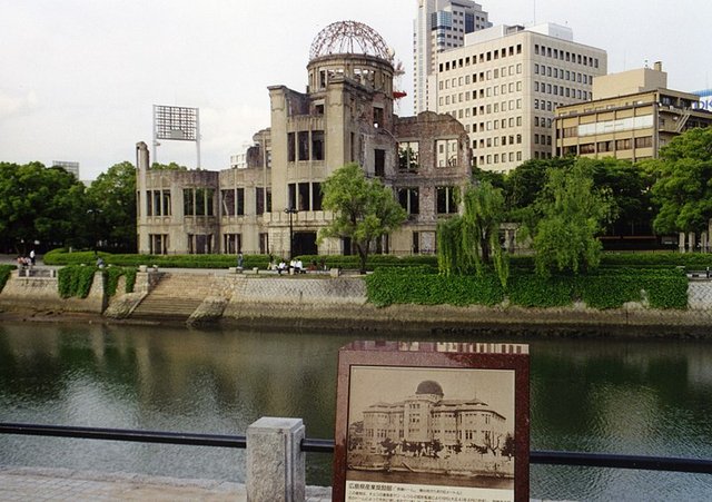 Hiroshima - photo by Arian Zwegers