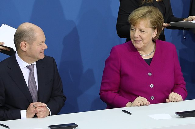 Olaf Scholz with Angela Merkel photo by Sandro Halank