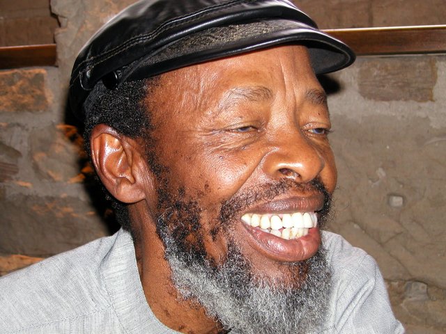 Glasgow 2004: Brian Filling with Willie below the statue of Delores Ibarruri known as La Pasionaria.